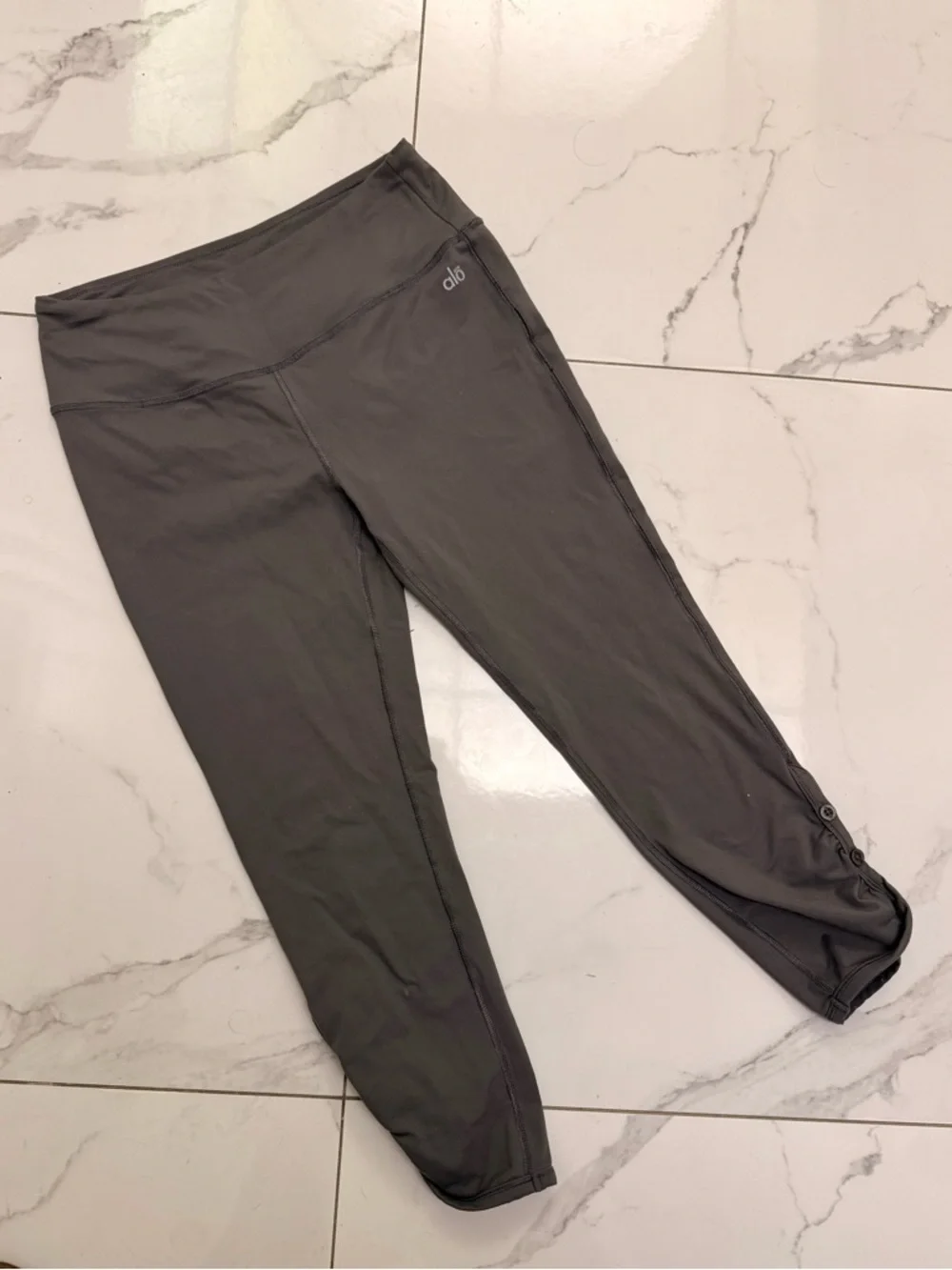 ALO Yoga Charcoal Gray Logo Cropped Leggings